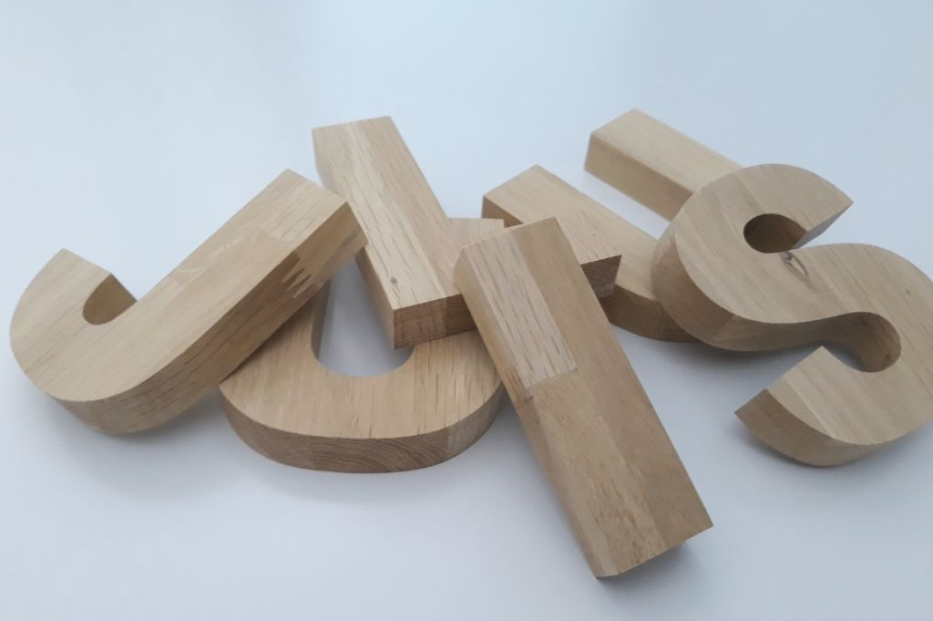 Vestiging fabriek Lenen Eiken letter, hoogte L (20cm) - Letters hout - Studio Alteveer